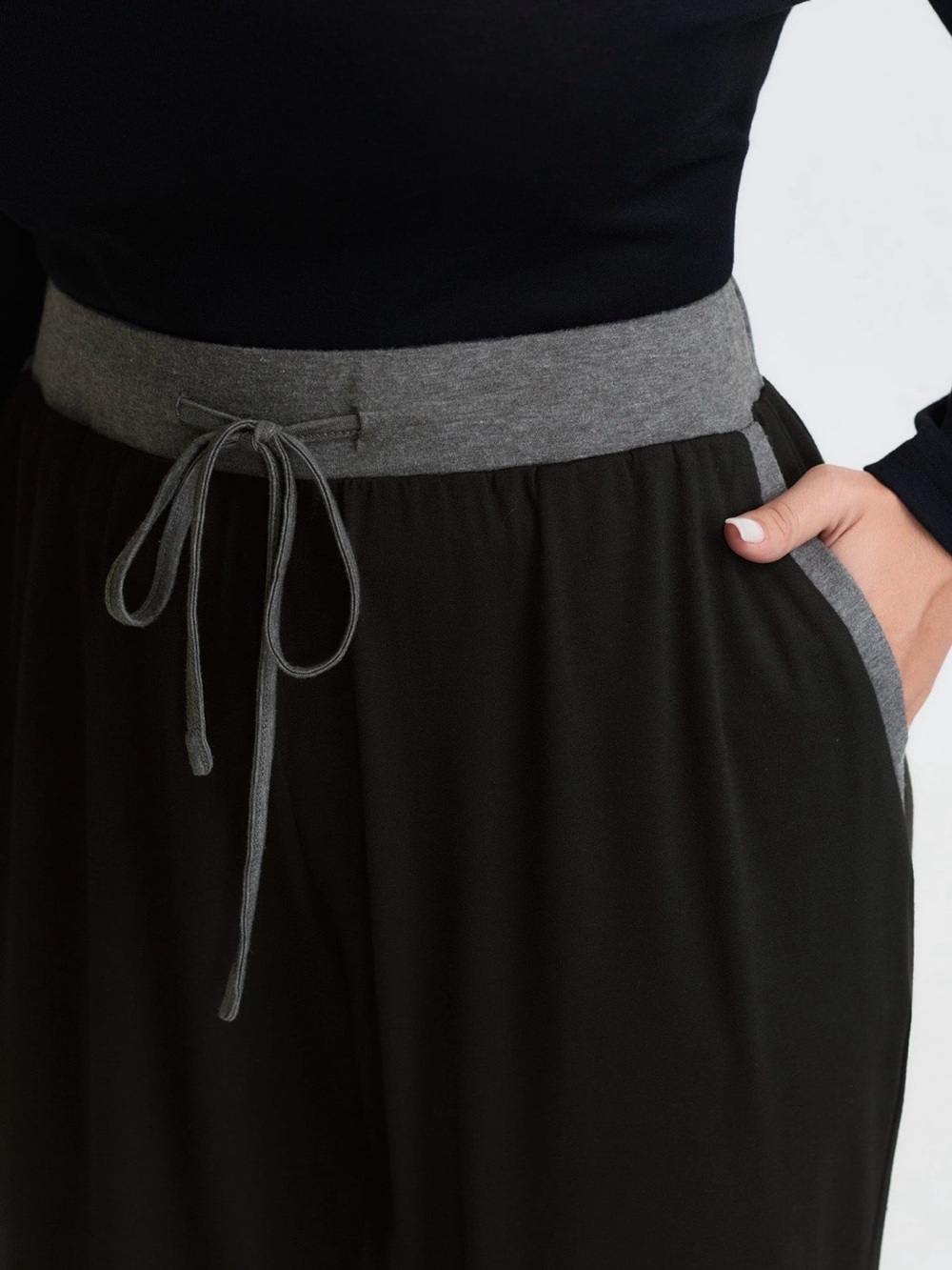 BloomChic Contrast Drawstring Joggers - Picture 2 of 4